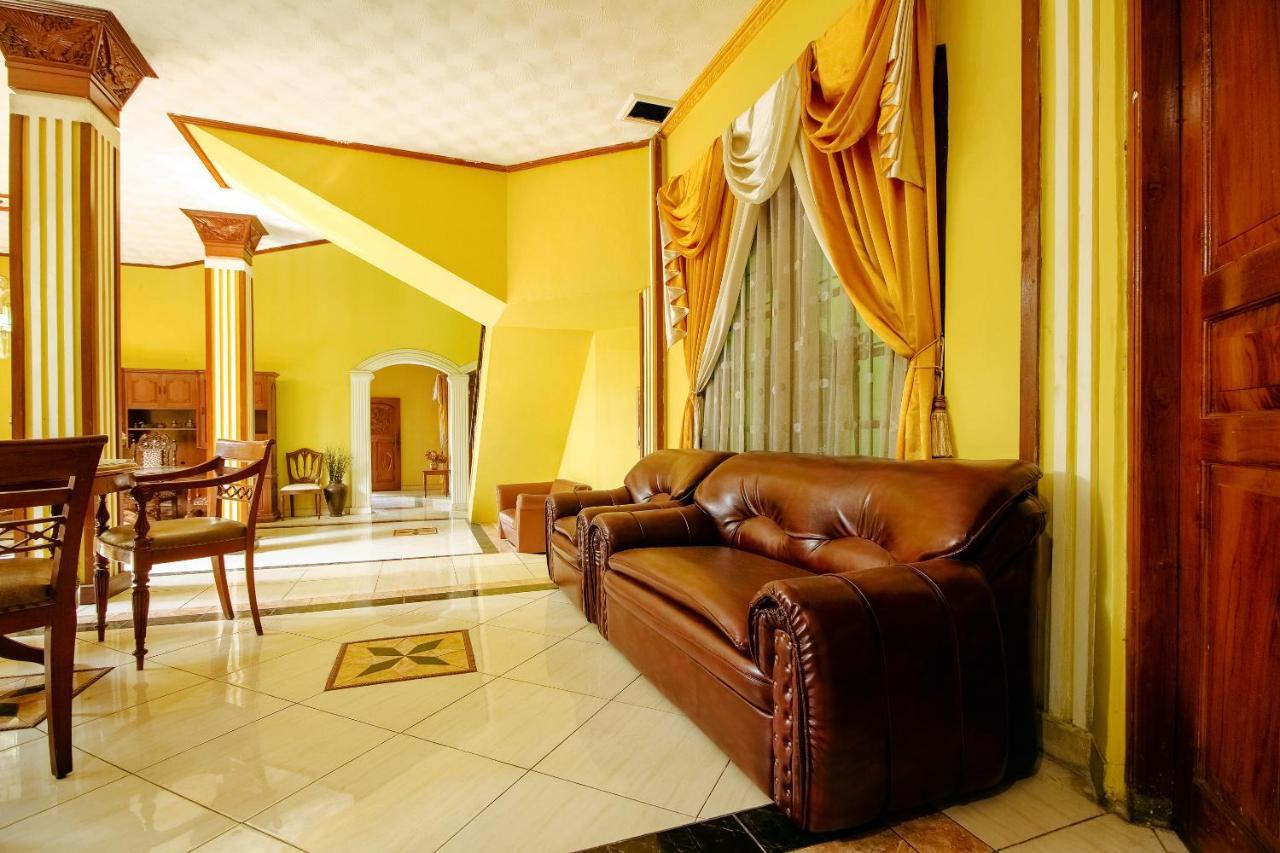 Oyo 1770 Hotel Mawar Saron 2 Kejayan Bagian luar foto
