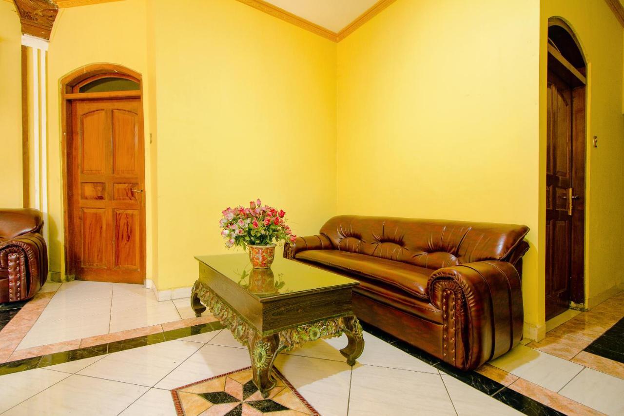 Oyo 1770 Hotel Mawar Saron 2 Kejayan Bagian luar foto