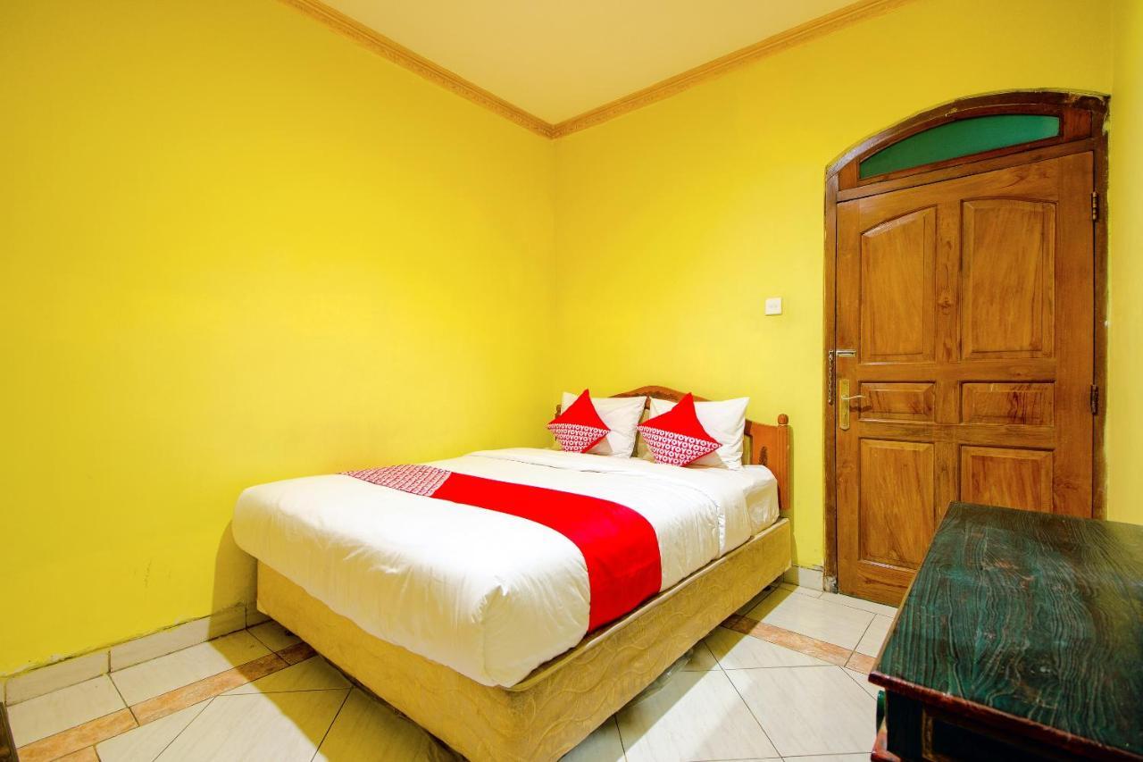 Oyo 1770 Hotel Mawar Saron 2 Kejayan Bagian luar foto