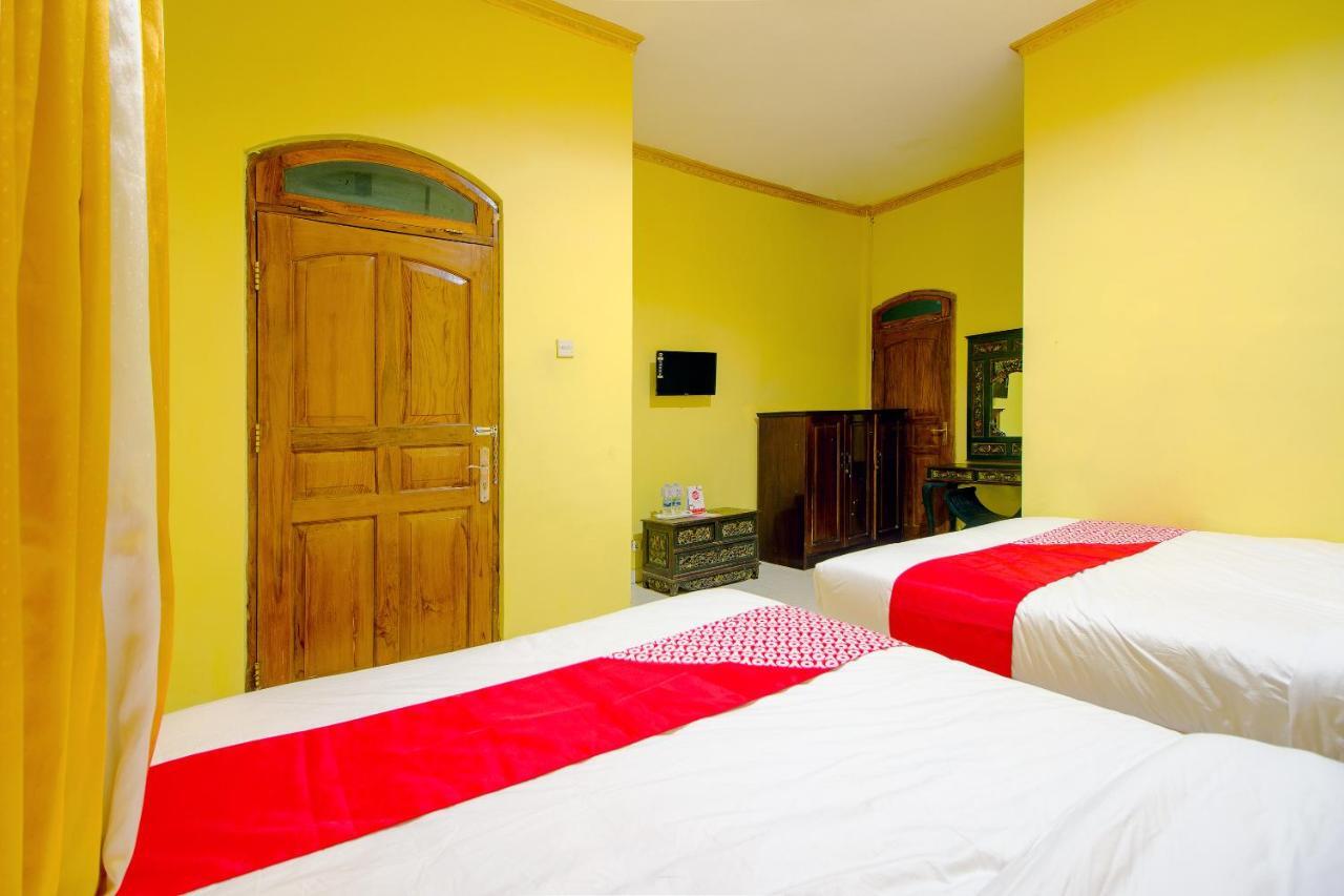 Oyo 1770 Hotel Mawar Saron 2 Kejayan Bagian luar foto